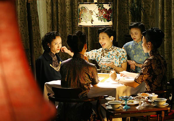 탕웨이·량차오웨이가 주연한 영화 <색,계>에는 마작을 하는 장면이 자주 등장한다. / 엔테이컨텐츠· CJ엔터테인먼트