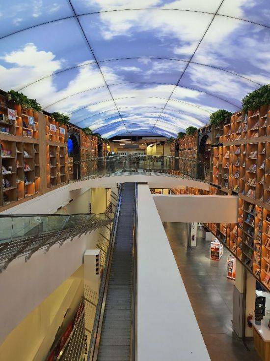 몽골 이마트 3호점 3층에 위치한 북카페. 이마트 3호점은 '복합 쇼핑몰' 형태로 원스톱 서비스가 가능하다. 성기호 기자 kihoyeyo@