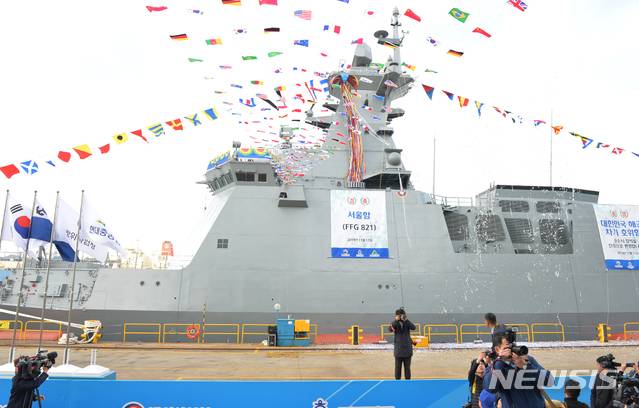 【울산=뉴시스】배병수 기자 = 해군의 2,800톤급 호위함(FFG-Ⅱ) 서울함 진수식이 11일 오후 울산시 중구 현대중공업에서 열리고 있다. 2019.11.11. bbs@newsis.com