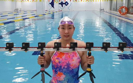 김예슬 전 수영 국가대표가 자신의 유튜브 채널에서 수영 강습을 진행하고 있다. YS스윔키즈 제공