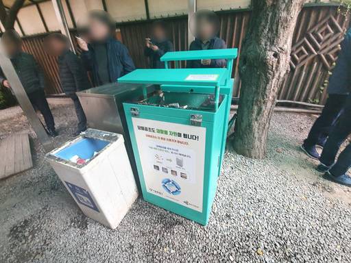 지난 3월 서울시청 서소문 별관에 설치된 담배꽁초 재활용 수거함.