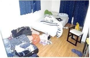 '오사카 니코틴 살인사건'이 발생한 일본 오사카의 한 호텔 내부 모습. 짐들이 어지럽게 펼쳐져 있다. [세종경찰서]