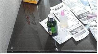 '오사카 니코틴 살인사건' 당시 사용된 니코틴 원액이 호텔방에 다른 영수증들과 함께 놓여져 있다. [세종경찰서]