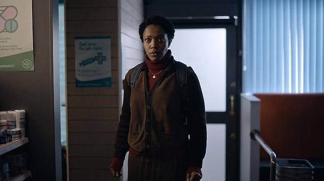 제임스와 앨리사의 뒤를 쫓는 보니.  [사진 IMDb]