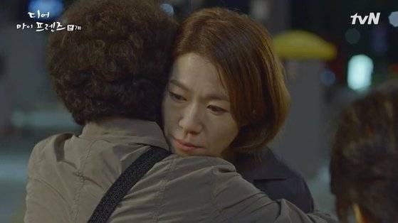 2016년 ‘디어 마이 프렌즈’로 드라마를 시작한 염혜란. 나문희와 모녀지간으로 출연했다. [사진 tvN]