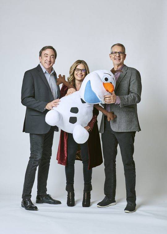 디즈니 애니메이션 ‘겨울왕국2’를 제작한 피터 델 베코 프로듀서(왼쪽부터), 크리스 벅 감독, 제니퍼 리 감독. /사진제공=월트디즈니 컴퍼니 코리아