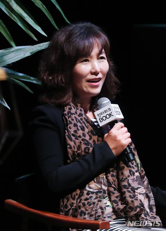 【【서울=뉴시스】조수정 기자 = 공지영 작가. 2018.09.20. chocrystal@newsis.com