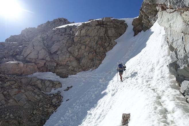 2018년 캘리포니아 시에라구간. 퍼시픽 크레스트 트레일 최고점인 포레스터 패스로 가는 길. [사진 두두부부]