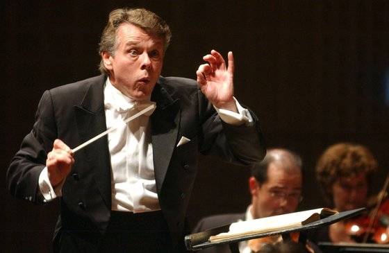 엄격한 마에스트로였으나 무대에서는 자유로웠던 마리스 얀손스가 1일(현지시간) 러시아에서 세상을 떠났다. [사진 연합뉴스]