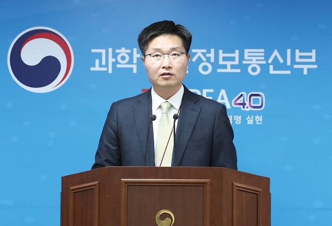 구혁채 과기정통부 미래인재정책국장이 11월20일 오후 세종시 과기정통부 기자실에서 '대체복무제도 개선' 관련 사전 브리핑을 하고 있다. ⓒ 연합뉴스