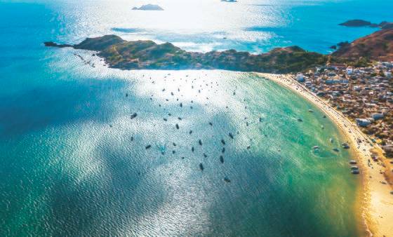 퀴논은 다낭과 나트랑 사이에 있는 휴양지다. 내년 2월 대한항공이 최초로 전세기를 띄운다. [사진 한진관광]