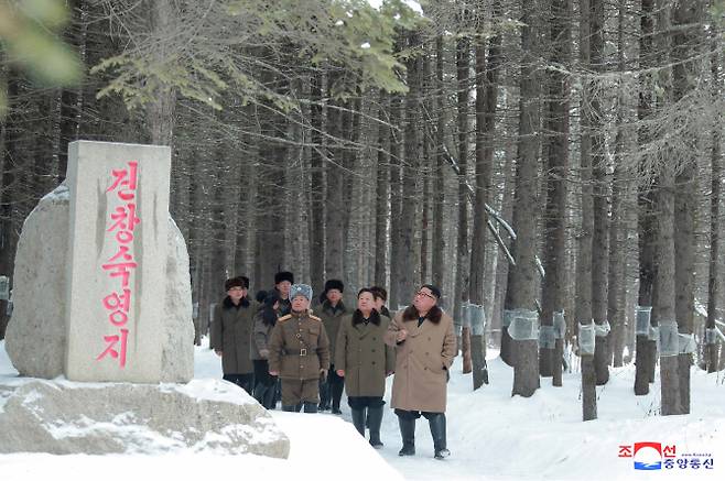 김정은 북한 국방위원장이 ‘백두산지구 혁명전적지들’을 돌아봤다고 4일 조선중앙통신이 보도한 사진이다. [사진=연합뉴스]