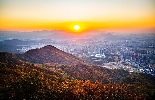 남한산성에서 일몰이 멋지기로 유명한 곳은 서문 주변이다