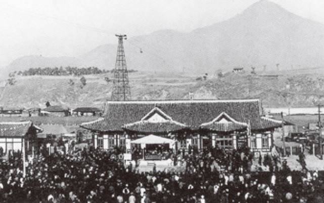 (사진 14) 1956년 1월 17일 영월역에서 열린 영월선 개통식. [출처 한국철도공사]