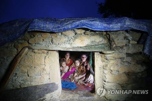 네팔 여성이 생리 기간에 격리되는 오두막 [EPA=연합뉴스]