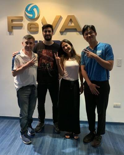 따듯하게 필자를 맞아준 아르헨티나 배구협회 직원들과 함께. 지구촌의 다양한 배구인을 사귀게 된 것은 이 배구 세계여행의 소중한 선물이다.