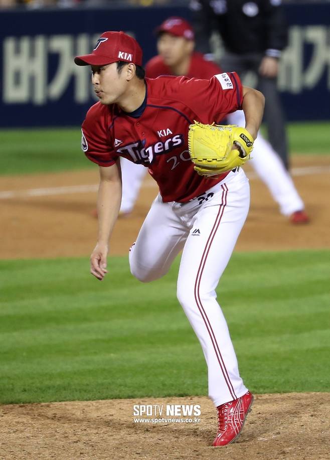 ▲ 13일 은퇴를 공식적으로 선언한 윤석민의 2016년 투구 당시 모습 ⓒ한희재 기자