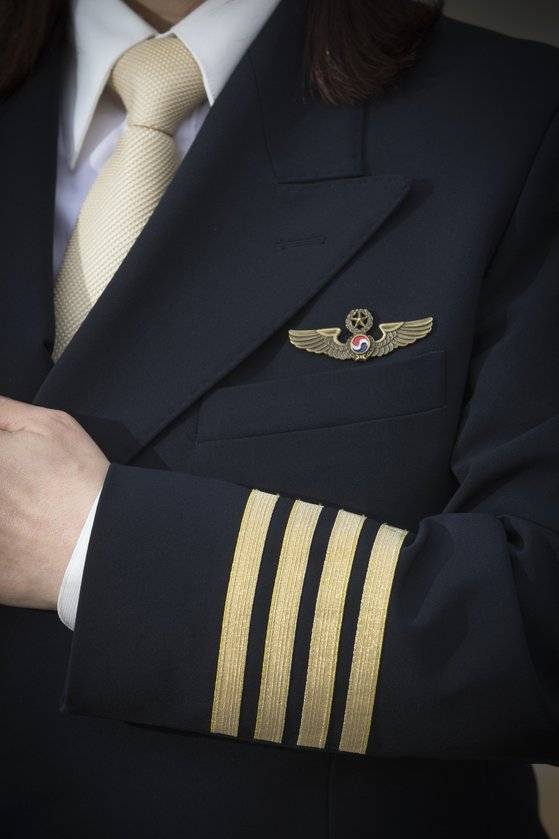 기장 유니폼 소매에 있는 4개의 줄. 마지막 한 줄은 '책임감'을 뜻한다. 장진영 기자