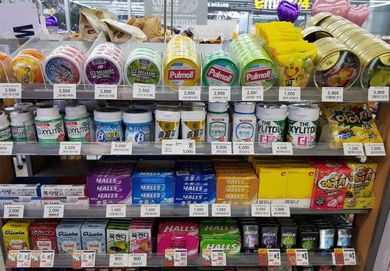 시중에서 판매되는 기능성 캔디 제품. [사진 이마트24]