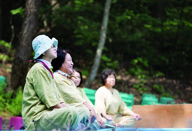 자연명상 스테이처럼 관광대신 몸과 마음의 피로를 씻어내는 웰니스 관광 이용자가 늘고 있다.