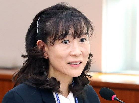 최윤희 문화체육관광부 2차관. 지난 10월 한국체육산업개발 대표이사 재직 당시 문화체육관광위원회의 국정감사에서 의원들의 질의에 답변하는 모습. [뉴스1]