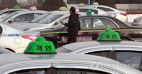 늘어서 있는 대전 택시 [연합뉴스 자료 사진]