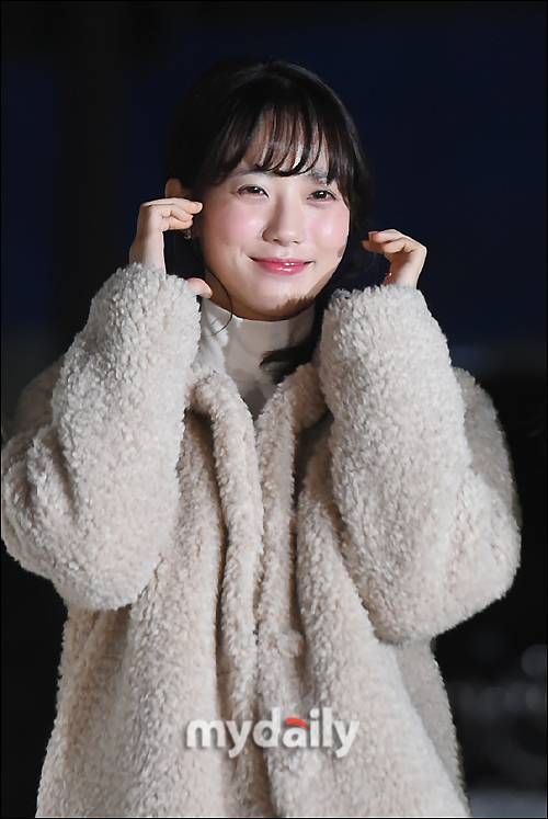 ▲ 우주소녀 루다 '귀여운 볼하트'