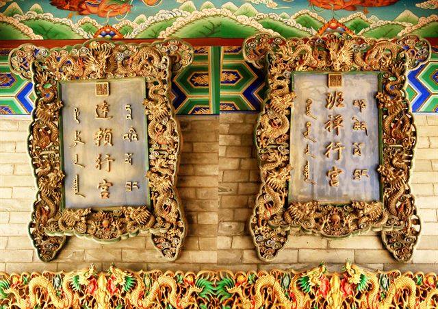 광인사 장경각 양쪽에 각각 달라이라마와 판첸라마 행궁이 있다.