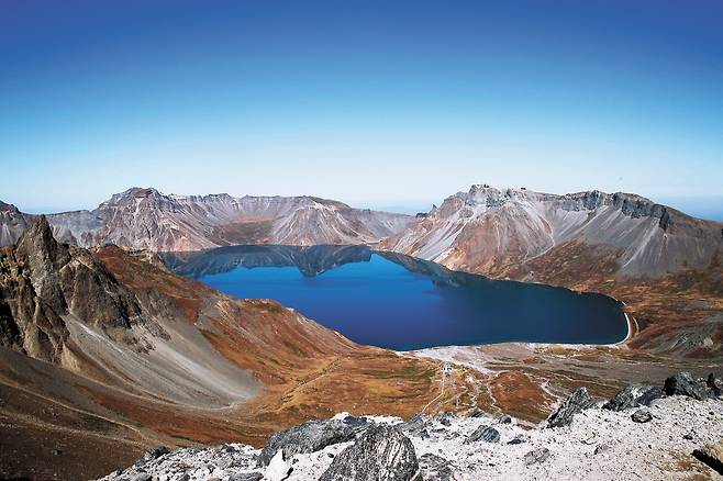 장군봉에서 바라본 백두산 천지. [중앙포토]
