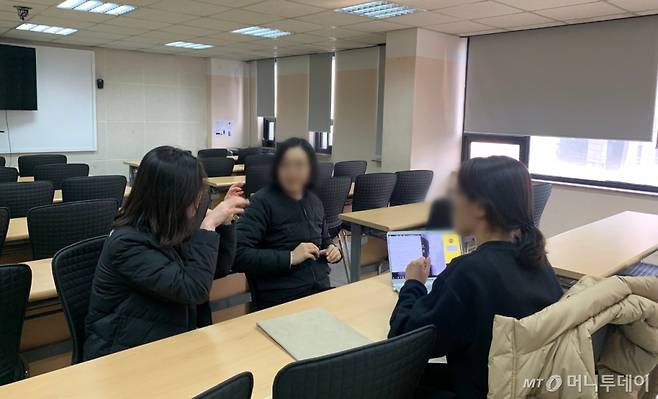 18일 서울 서대문구 서울수어전문교육원에서 만난 농인들은 '고요 속의 외침'이 농인들에게 아픔이 될 수 있다고 설명했다. /사진=김선희 서울수어전문교육원 과장