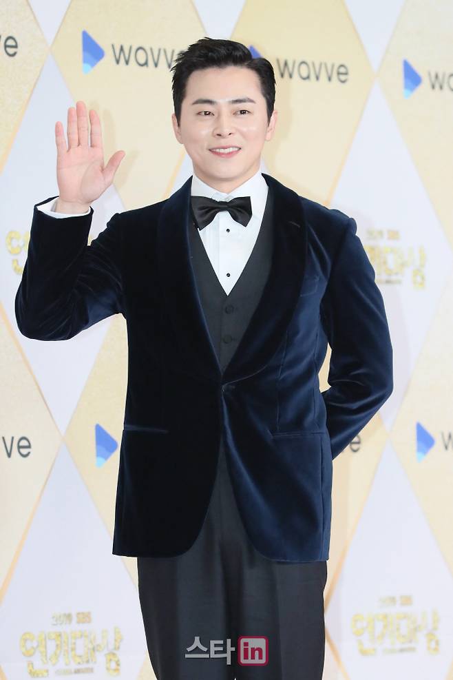 [이데일리 스타in 이영훈 기자] 배우 조정석이 31일 오후 서울 마포구 상암동 SBS 프리즘타워에서 열린 ‘2019 SBS 연기대상 레드카펫’에 참석하고 있다.