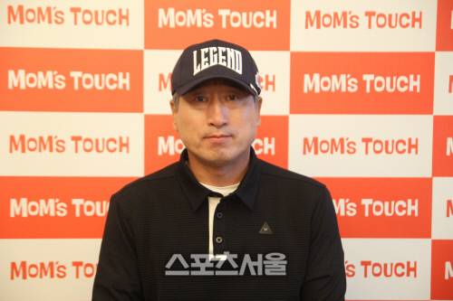 박노준 교수가 카메라를 정면으로 바라보고 있다. 고창 | 이용수기자