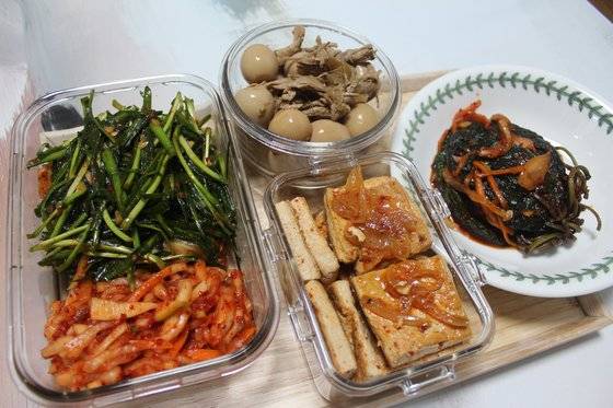 비컴트루에선 비혼 1인 여성 가구생활자들끼리 모여 함께 반찬을 만들어 나누기도 한다. 배문주 대표는