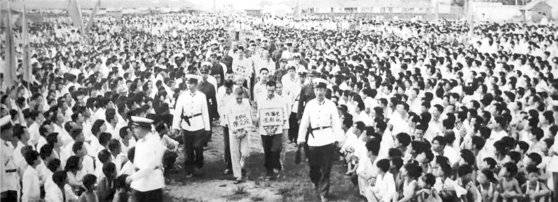 중국민항기 납치사건을 계기로 벌어진 옌따는 3년간 계속됐다. 177만 2000여 명을 체포하고 2만4000명을 사형에 처했다. 집행도 공개했다. [사진 김명호]