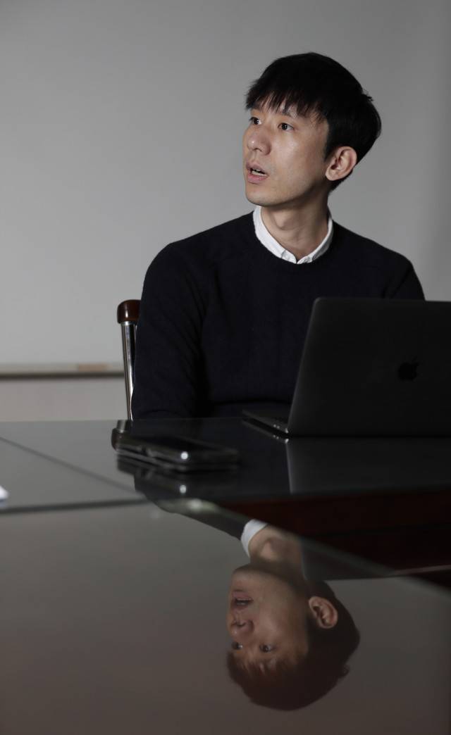 기사를 포함한 렌터카(승합차) 호출 서비스 ‘타다’를 운영하는 브이씨엔씨(VCNC)의 박재욱 대표가 지난 2일 오후 서울 마포구 한겨레신문사 사옥에서 인터뷰를 하고 있다. 김혜윤 기자 unique@hani.co.kr
