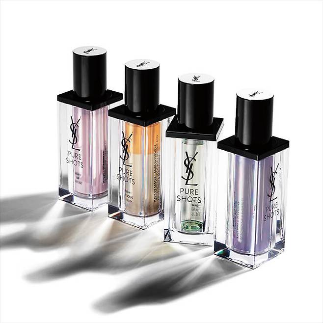 바쁜 현대 여성의 피부 고민에 대응하기 위한 퓨어샷 세럼 4종. 왼쪽부터 즉각적인 톤업 효과를 선사하는 라이트 업 세럼, 하룻밤 사이 피로의 흔적을 지워주는 나이트 리부트 세럼, 탄력 있는 피부로 가꾸는 와이 쉐이프 세럼, 미세 주름을 개선하는 라인즈 어웨이 세럼, 각 11만4천원대, 리필 9만7천원대, YSL Beauty