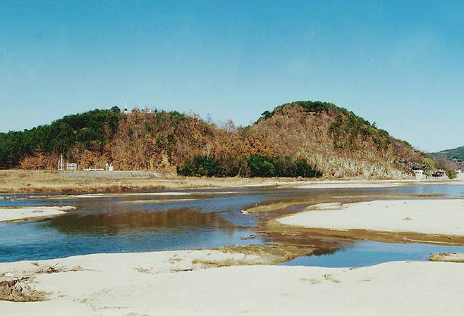 대야성 : 거창군 황강변 해발 80m의 매봉산에 위치하고 있다. 크지는 않지만 신라의 서변을 지키는 요충지였다. /사진=문화재청 국가문화유산포털