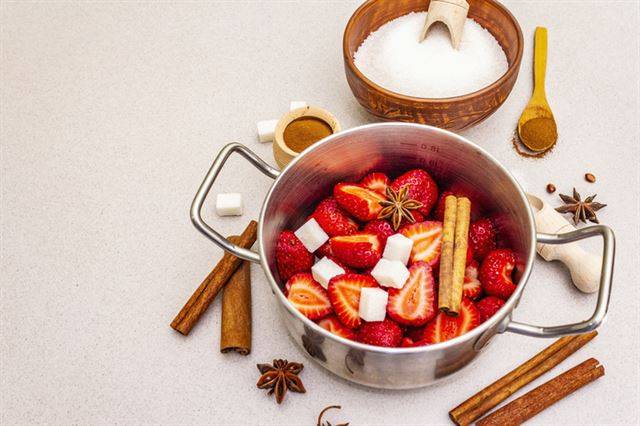 요즘은 설탕을 적게 넣은 달지 않은 잼이 대세지만 맛은 다소 떨어질 수 있다. 게티이미지뱅크