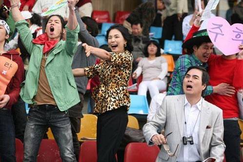 '맹구' 이창훈(오른쪽)이 영화 '그랑프리'에 건강한 모습으로 카메오 연기를 펼쳤다. /영화인