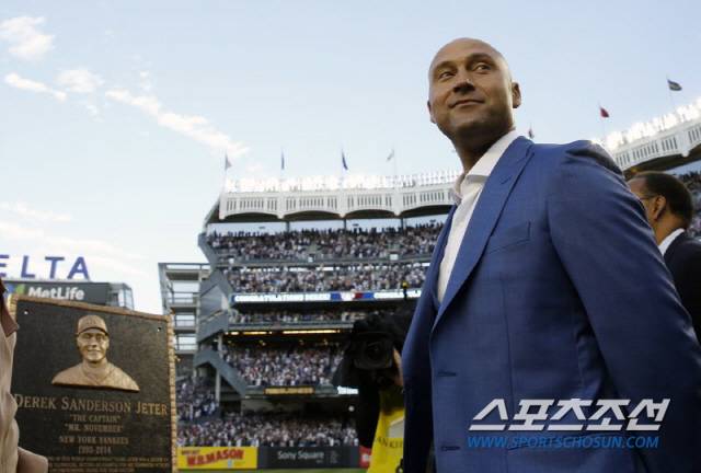 양키스타디움을 지나는 161번가 일부를 지터 스트리트로 바꾸는 법안이 발의됐다. AP