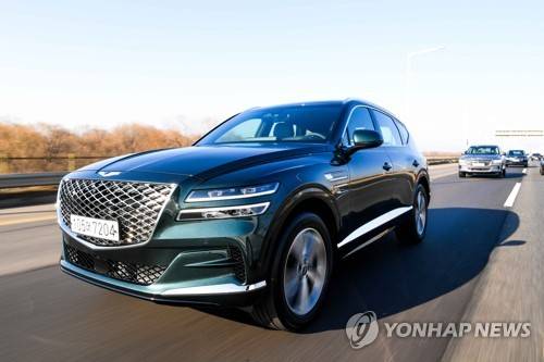 제네시스 첫 SUV 'GV80' (서울=연합뉴스) 현대자동차의 프리미엄 브랜드 제네시스가 15일 오전 경기도 고양시 킨텍스 제1전시장에서 'GV80'를 선보이고 본격적인 판매에 돌입했다고 밝혔다. 사진은 'GV80' 주행 모습. 2020.1.15 [현대자동차 제공. 재판매 및 DB 금지]
