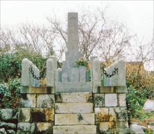 1905년 5월 러일전쟁 당시 대한해협에서 러시아 발틱함대를 궤멸시킨 일본 해군 제독 도고 헤이하치로의 승전기념비(대마도 소재).