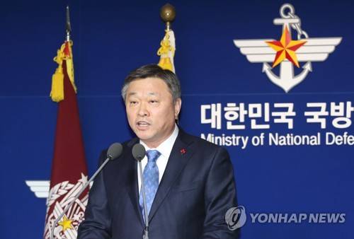 국방부, 호르무즈 해협 파병 관련 브리핑 (서울=연합뉴스) 임화영 기자 = 정부가 청해부대의 호르무즈 해협 파병을 결정한 21일 오후 서울 용산구 국방부에서 정석환 국방정책실장이 브리핑하고 있다.      정부는 이날 청해부대의 파견 지역을 아덴만 일대에서 오만만과 아라비아만 일대까지 확대해 우리 군 지휘하에 한국 국민과 선박 보호 임무를 수행할 예정이라고 밝혔다. hwayoung7@yna.co.kr