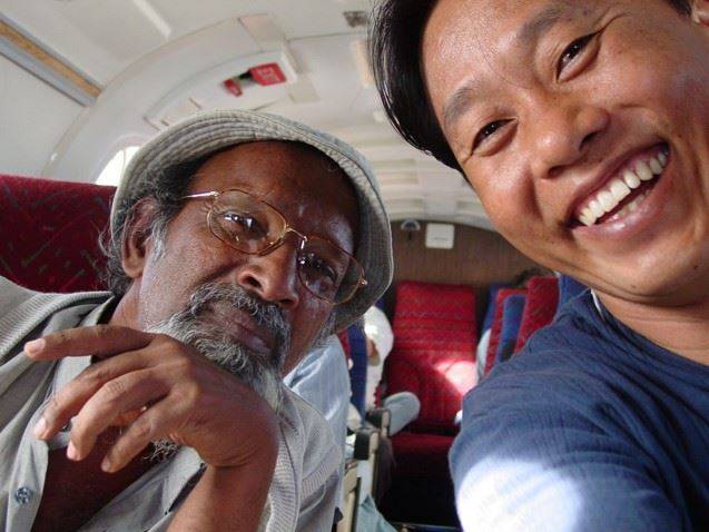 ‘수단의 슈바이처’로 불렸던 고(故) 이태석 신부(오른쪽). 한국일보 자료사진