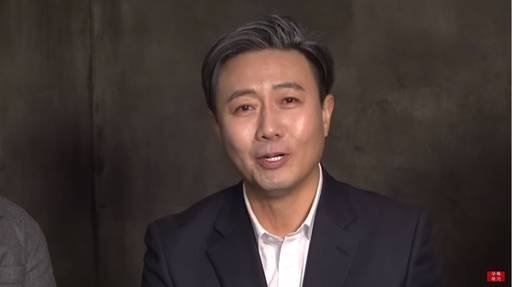 22일 오후 공개된 유튜브 채널 가로세로연구소의 생방송 영상 ‘회충가족 주연배우 전격 공개’편에 출연한 배우 연정훈이 이야기를 하고 있다.