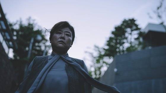 이재혁 작가가 손꼽아 회상한 가정부 문광(이정은)의 마술 같은 순간. 배우의 감정과 빛과 바람이 절묘한 조화를 이뤘다. [사진 이재혁]