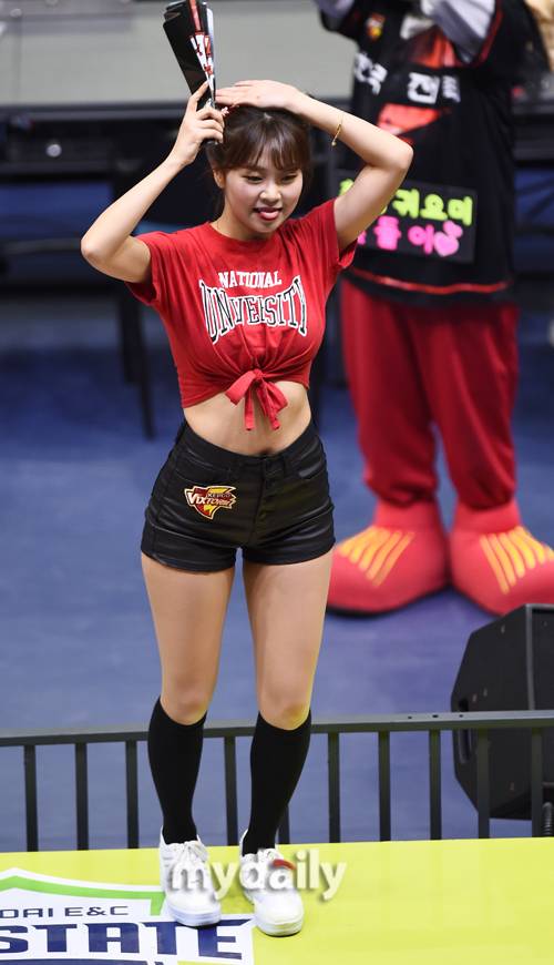 ▲ 치어리더 '귀엽게 혀 빼꼼'