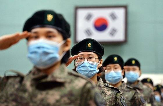 국내 유일 대한민국 육ㆍ해ㆍ공군 간호장교를 양성하는 국군간호사관학교 제64기 예비생도 기초군사훈련 입소식이 29일 오후 대전 자운대 사관학교 백합관 강당에서 열리고 있다. 프리랜서 김성태