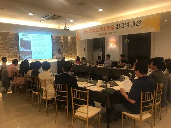 [사진3_동국대학교 문화예술 최고위 과정 수업사진_와인 특강]