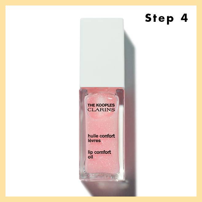 STEP 4 → 입술과 치크의 색조는 과감하게 생략한다. 먼저 각질을 정돈해 매끈한 입술로 만든 다음 립 오일을 안쪽부터 전체적으로 발라 유리알처럼 반짝이는 생기 정도만 연출할 것.